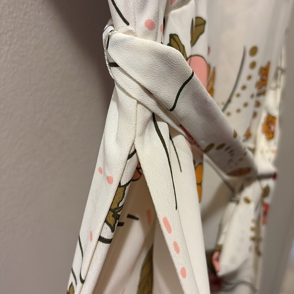 ModCloth Floral faux Wrap Dress - medium / like new - has pockets - Picture 5 of 8